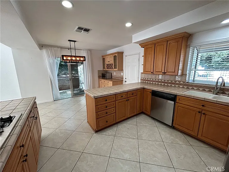 24010 Hatteras St — Photo 7