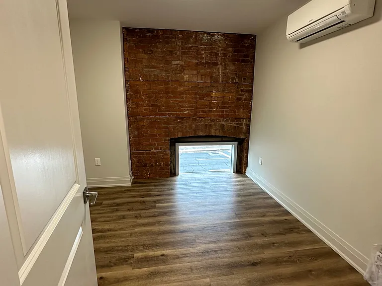837 King St E #201 — Photo 11