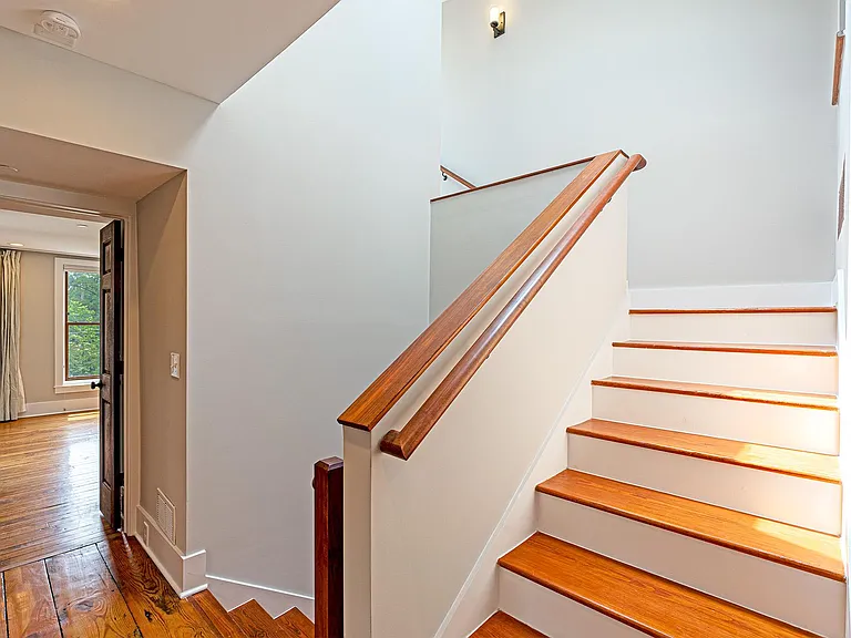325 D St SE — Photo 60