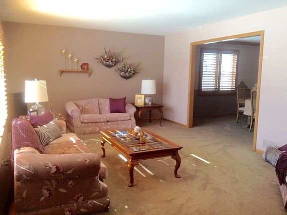 2nd image of 10240 Cambridge Dr