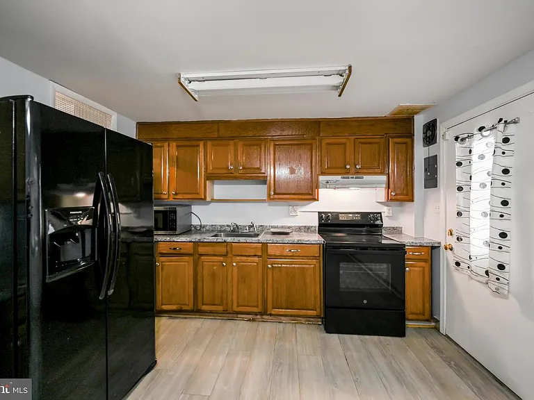1610 Wentworth Ave — Photo 15