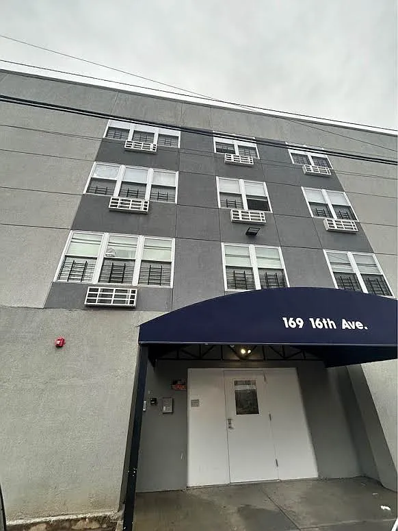 2 bed, $1,936 — Photo 1