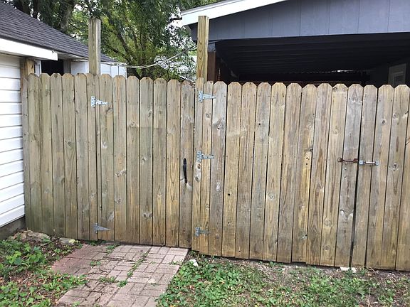 5th image of 202 N Ash Ave