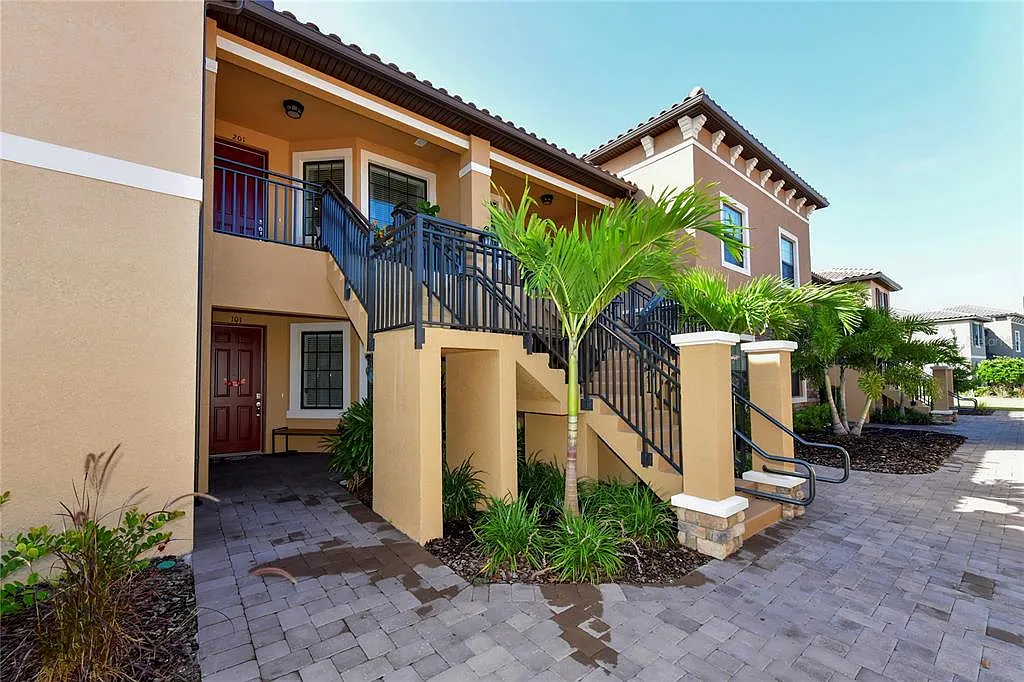 2 bed, 2.0 bath, 1528 sqft, $2,775 — Photo 2