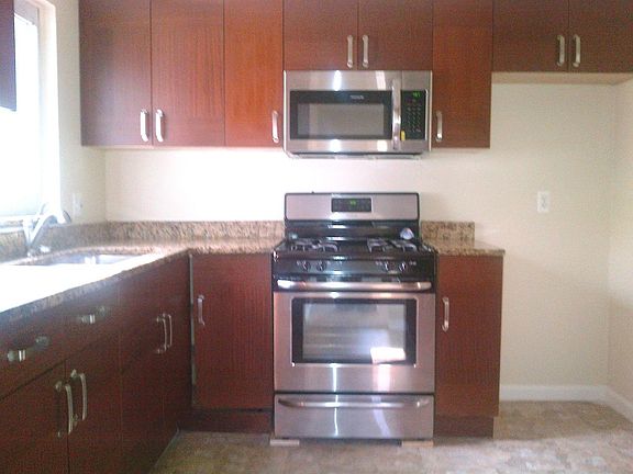 4th image of 2044 Harmon St