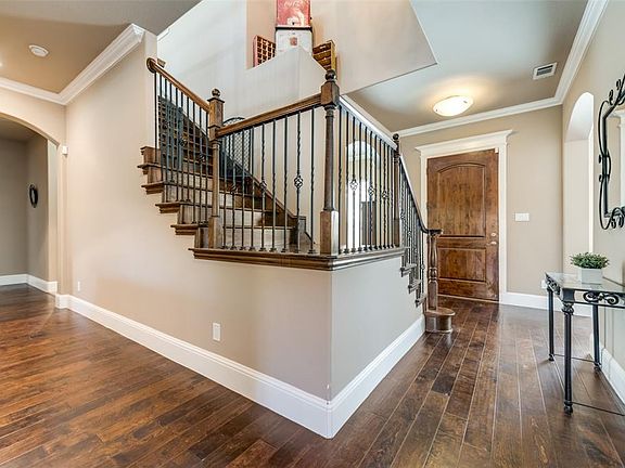 5th image of 621 Parkhaven Dr