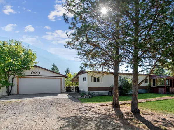 228 Mountain Ave, Columbia Falls, MT 59912