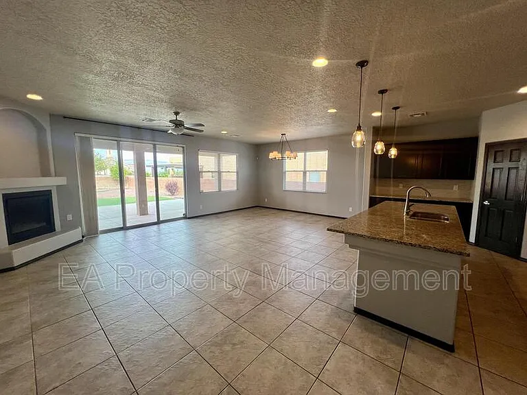 7215 Valle Jardin Ln NW — Photo 3