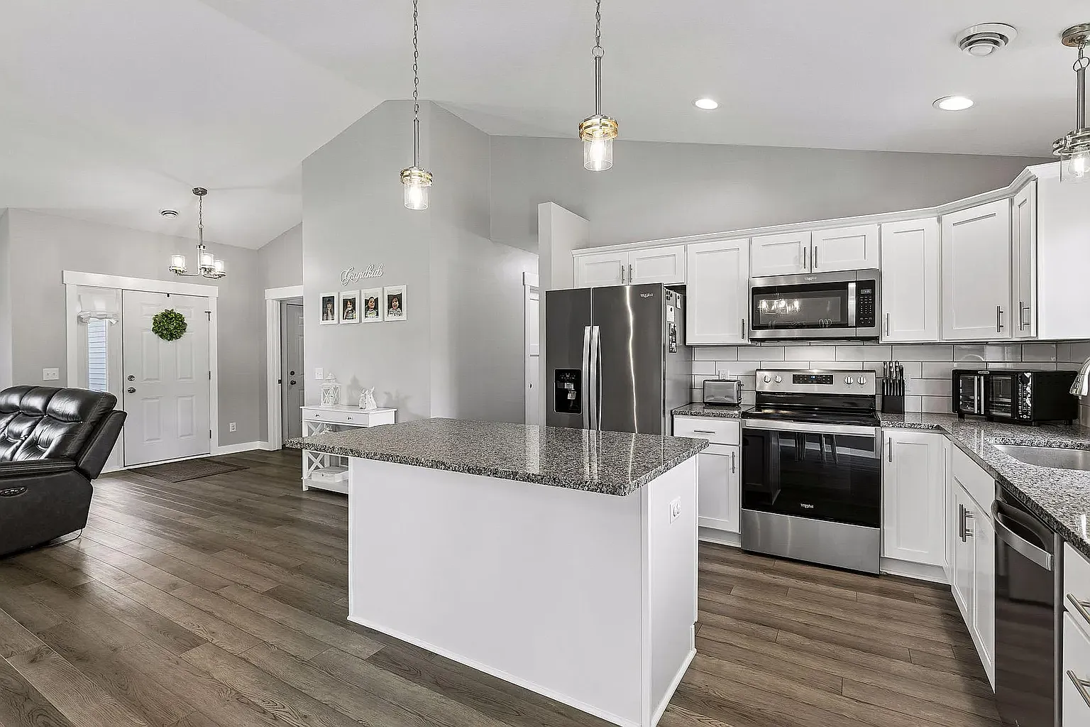 3 bed, 1527 sqft, $2,300 — Photo 4