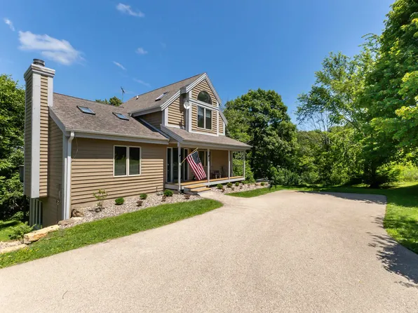 9 Bluffwood Trl, Galena, IL 61036