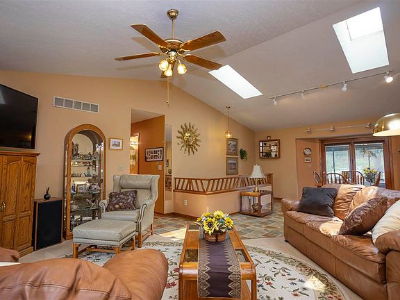 5th image of 4949 Minns Dr