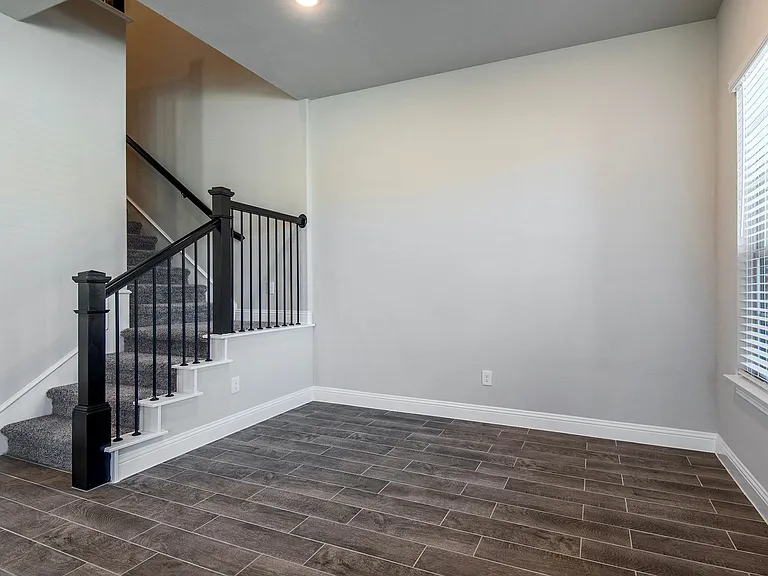 6298 Blythe Dr — Photo 3