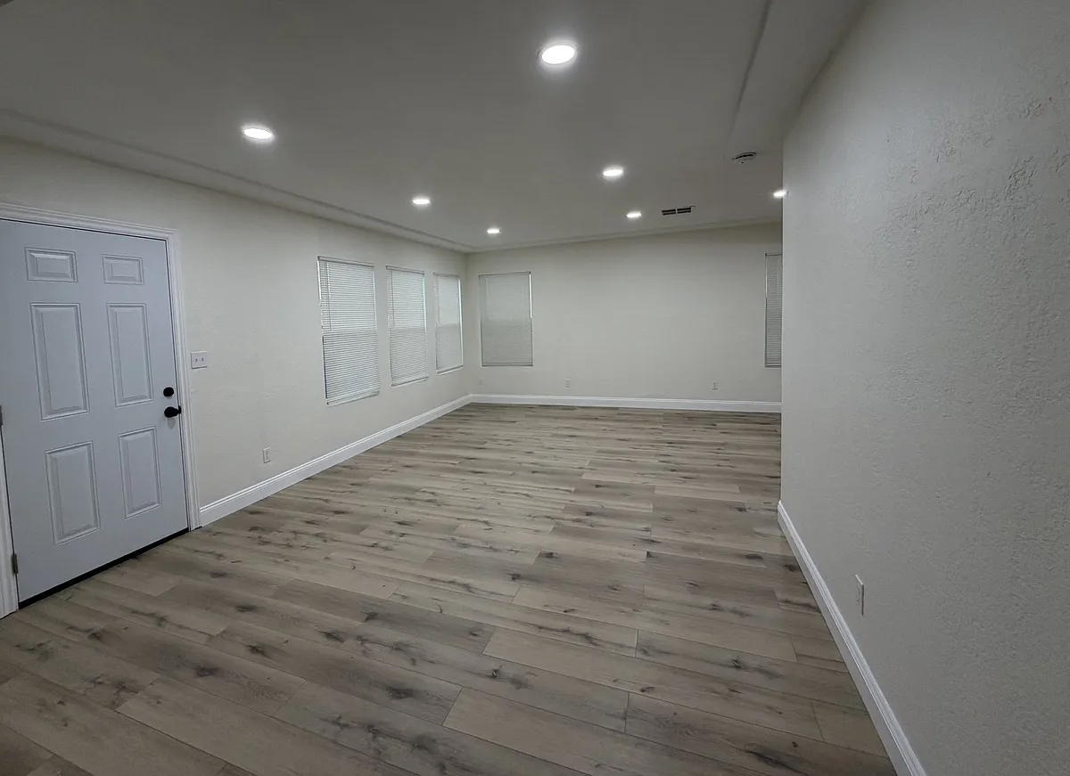 Building Photo - 1207 El Tejon Ave #1