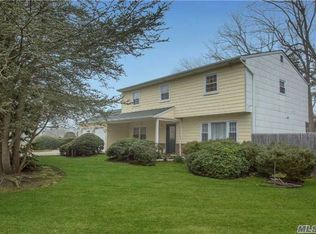15 Sturbridge Dr, Dix Hills, NY 11746