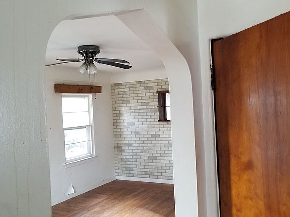 2nd image of 1409 Vermont St