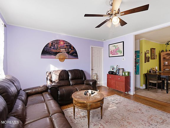 4th image of 523 Martin Road