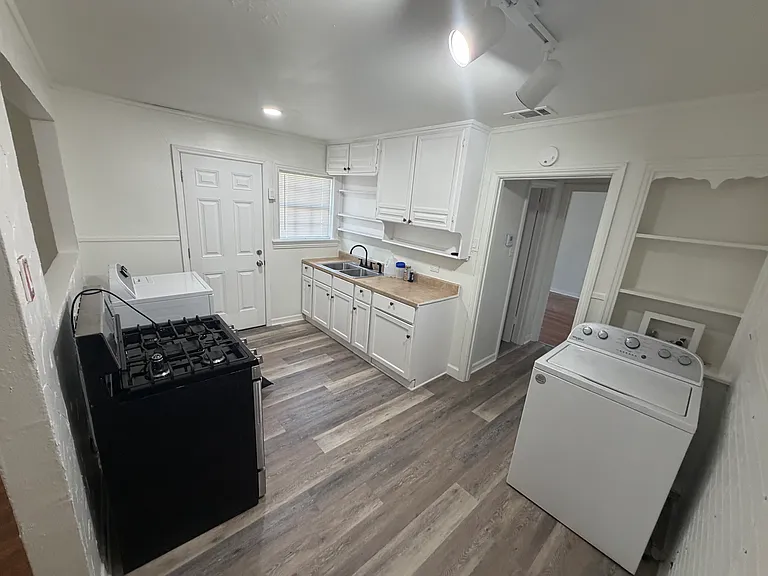 1520 Glen Ave — Photo 4