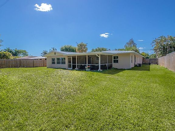 3rd image of 1399 SW Ibis St