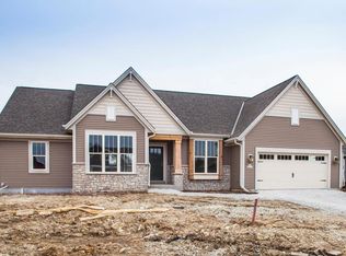 N47W22119 Woodleaf Way, Pewaukee, WI 53072