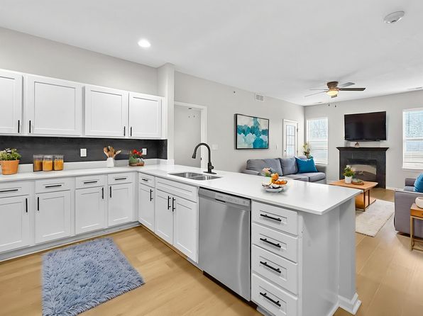 905 SW 28th St #815-204