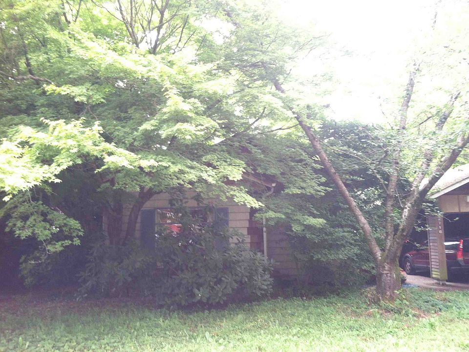 2nd image of 2716 NE 91st St