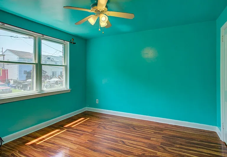 730 E Madison St — Photo 13