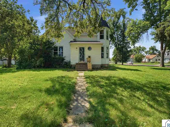 204 E 12th St, Blue Earth, MN 56013