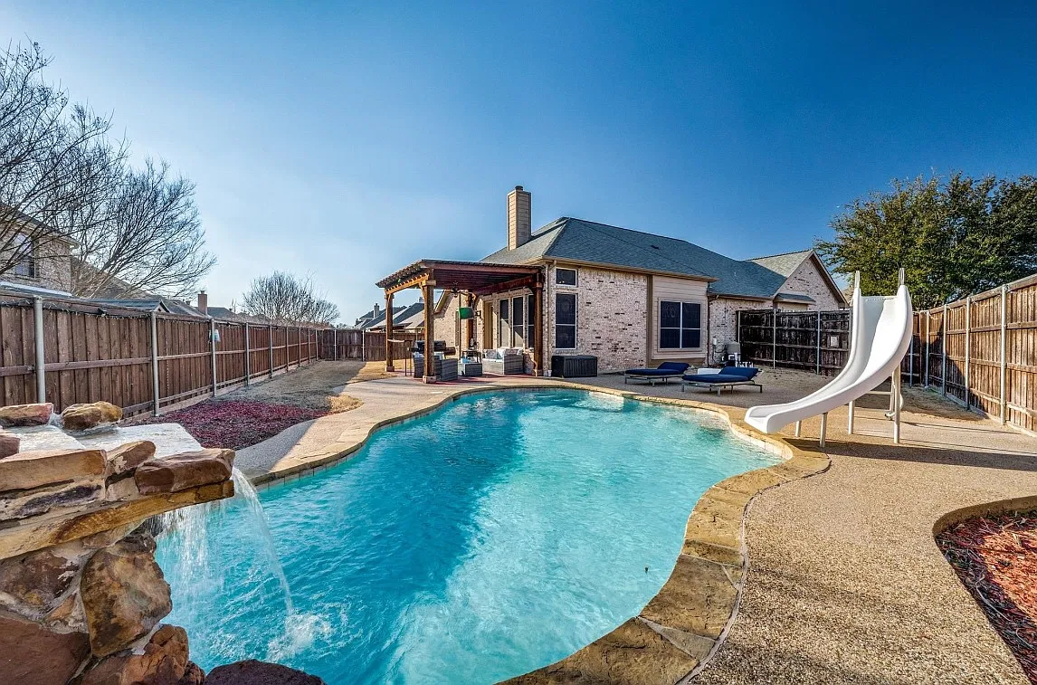 4 bed, 2342 sqft, $2,800 — Photo 1
