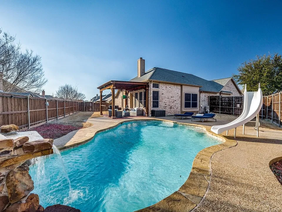 2480 Deerwood Dr