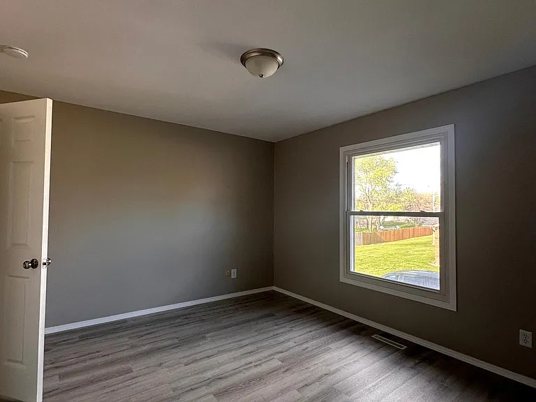 3017 W Roxbury St — Photo 22