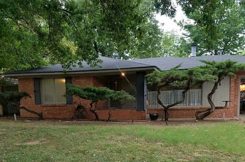 1st image of 2142 Carlton Way