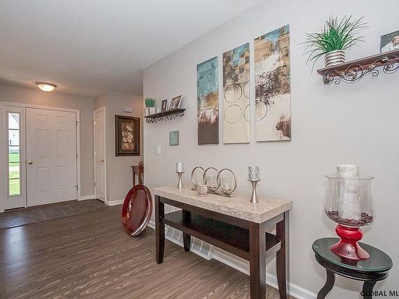 3rd image of 28 Kelly Ln