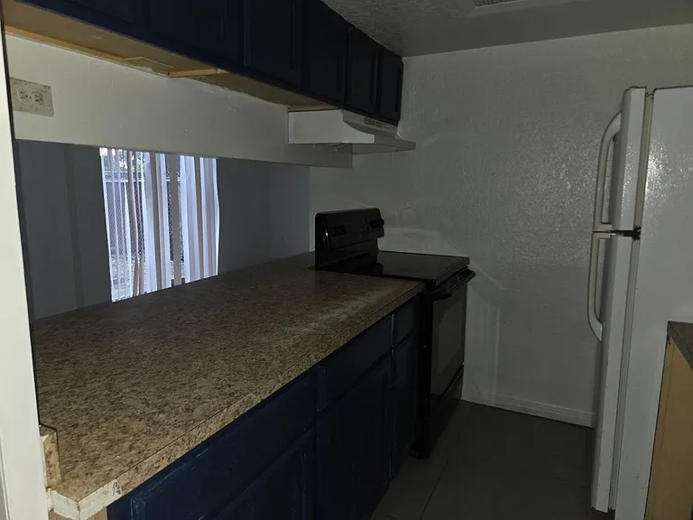 1033 W Sumner St — Photo 8