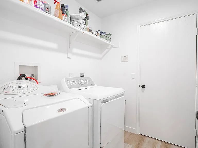 323 Celia Cir — Photo 11