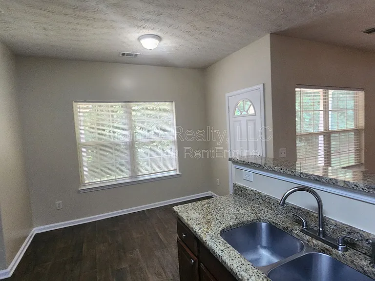 207 Kendrick Estates Dr — Photo 6