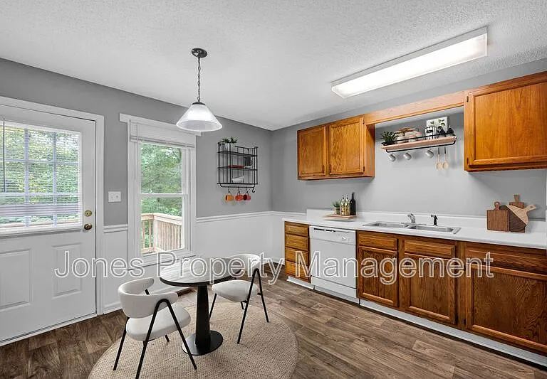 2744 White Oak Ln — Photo 10