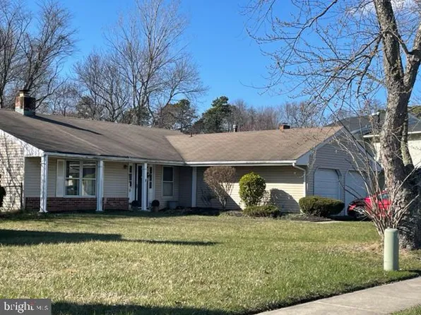 8 Eden Hollow Ln, Sicklerville, NJ 08081