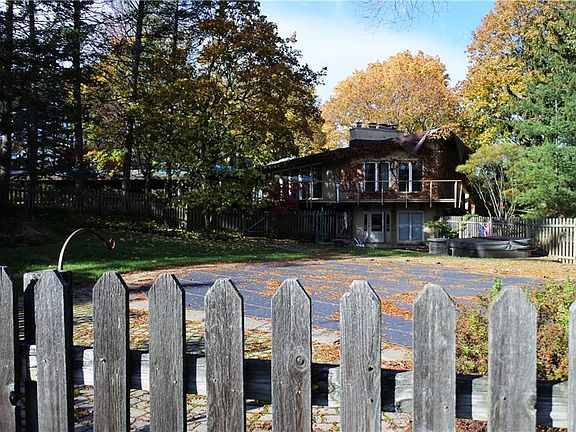 4th image of 17 Stoney Clover Ln