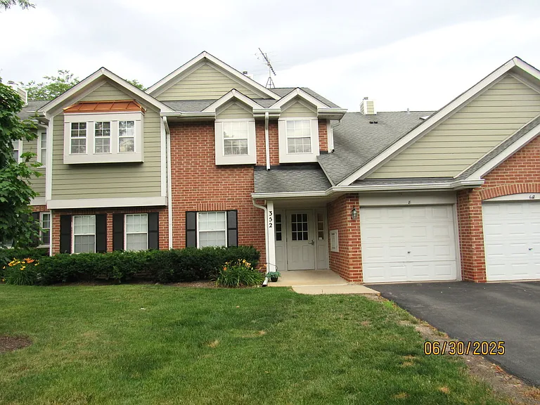 352 Pembroke Ct #5 — Photo 1