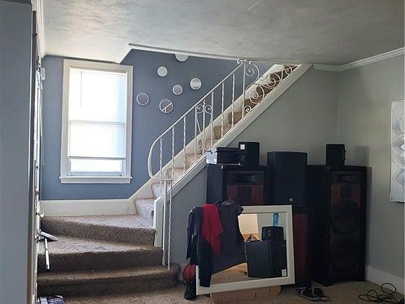 5th image of 245 Shirley Ave