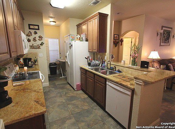 2nd image of 910 Pine St APT A202