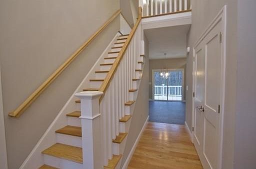 3rd image of 8 Willowdale Cir