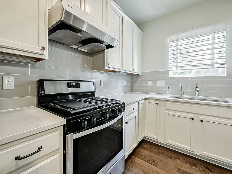 1582 Beachwood Dr — Photo 23