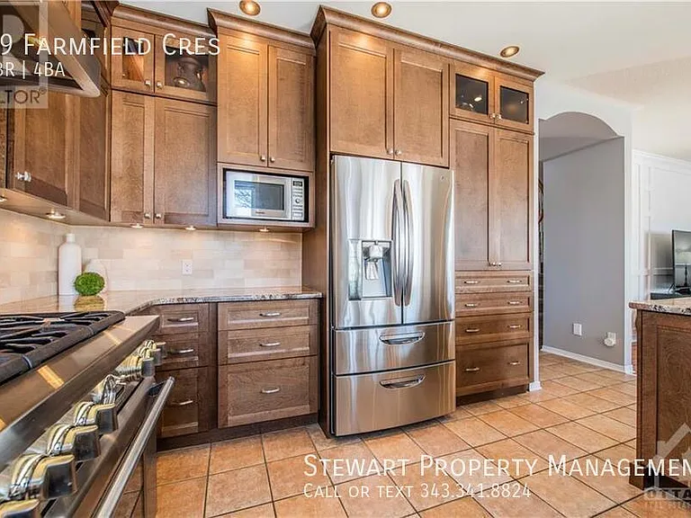 19 Farmfield Cres — Photo 9