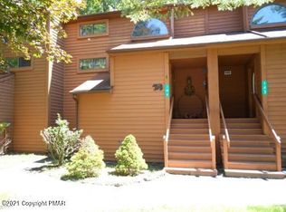 144 English Ct, Bushkill, PA 18324