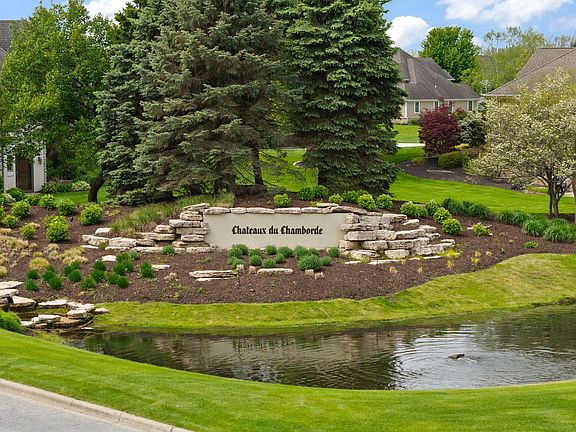 3rd image of 1340 Cantigny Ct