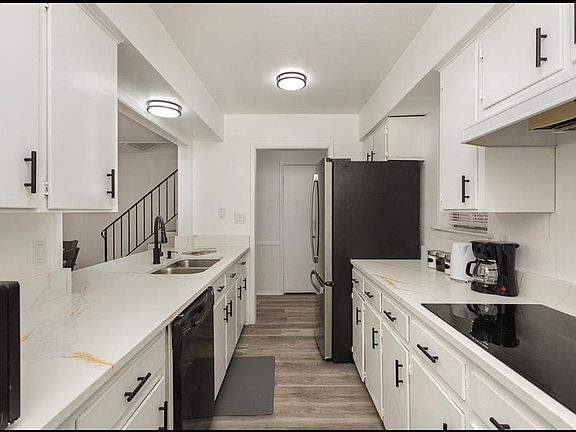 2nd image of 2135 Fleur De Lis Ct #2135