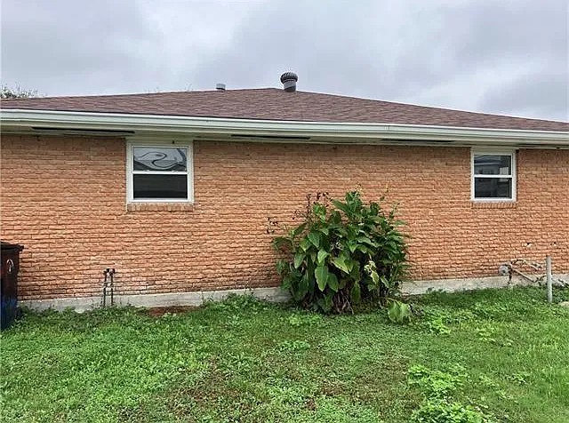 2 bed, 1.0 bath, 900 sqft, $1,100 — Photo 2