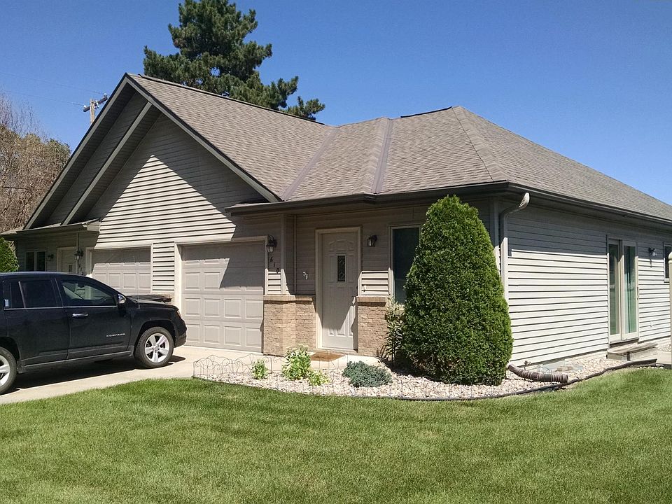 South side of duple. Lots of sun!