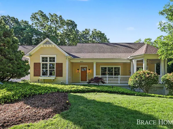 4470 Oak Arbor Dr NE, Grand Rapids, MI 49525